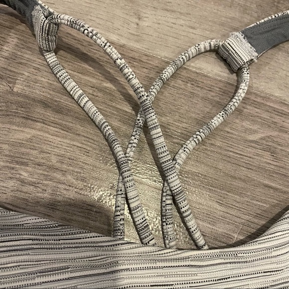 Lululemon Athletica Free To Be Bra With Spaghetti Straps Grey Stripes Size 8 - Picture 8 of 9